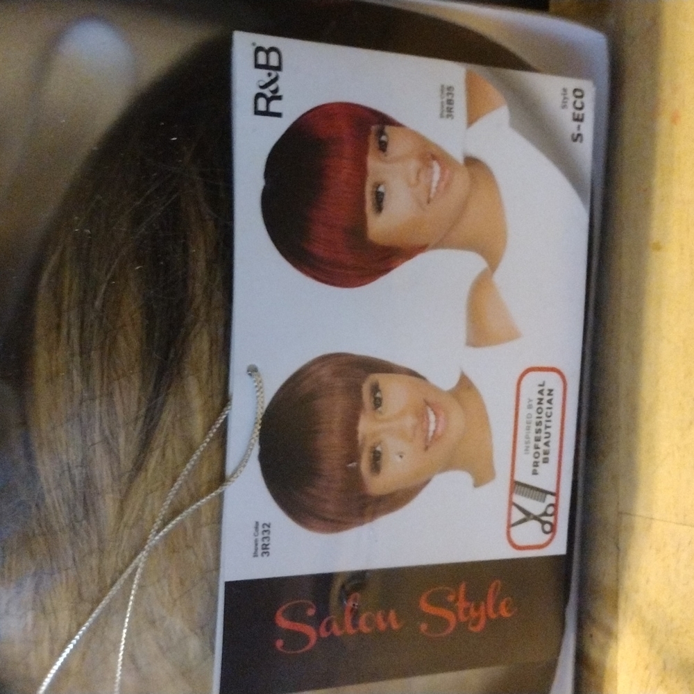 NWT 2 TONE WIG